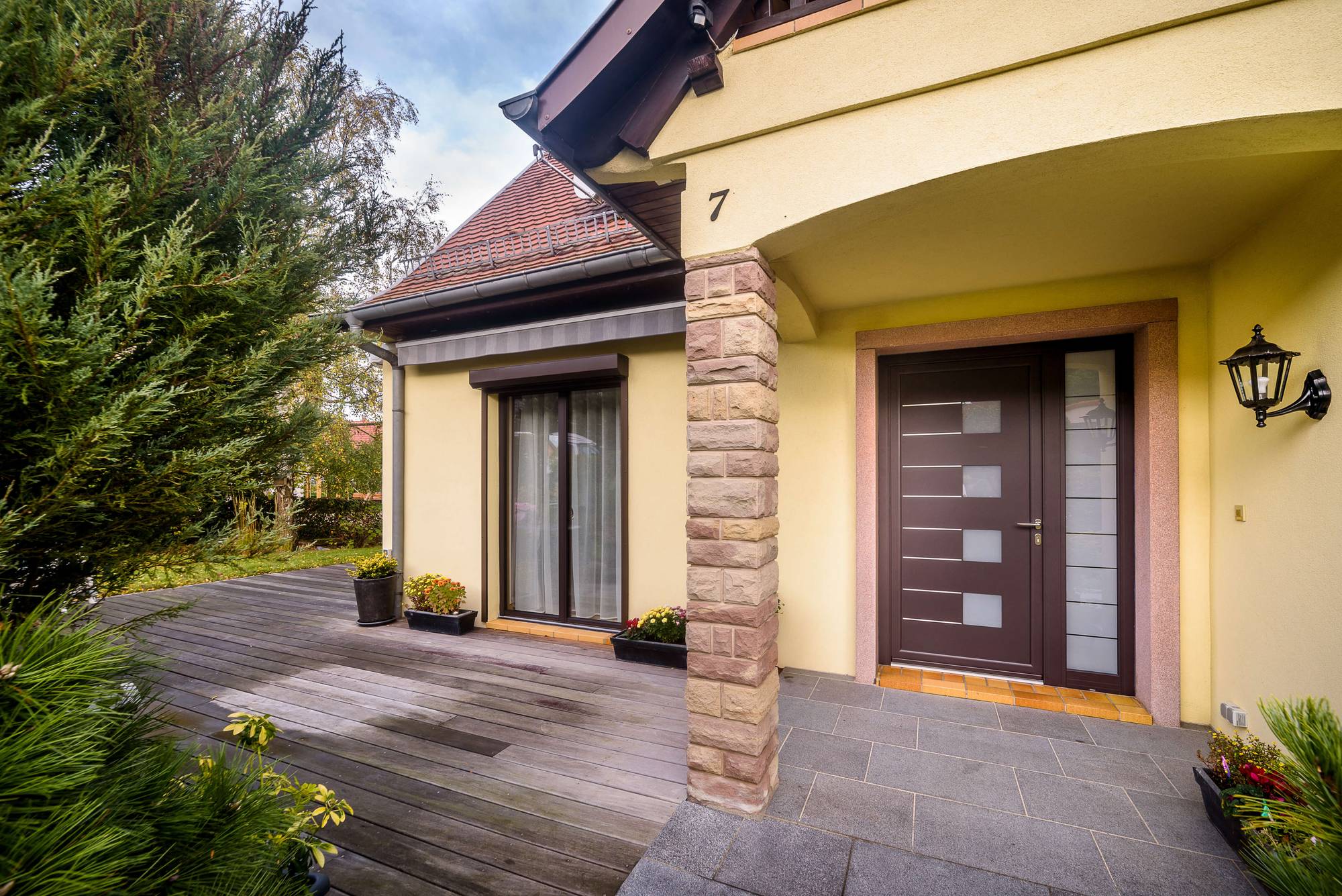 Porte entree Tana Tryba