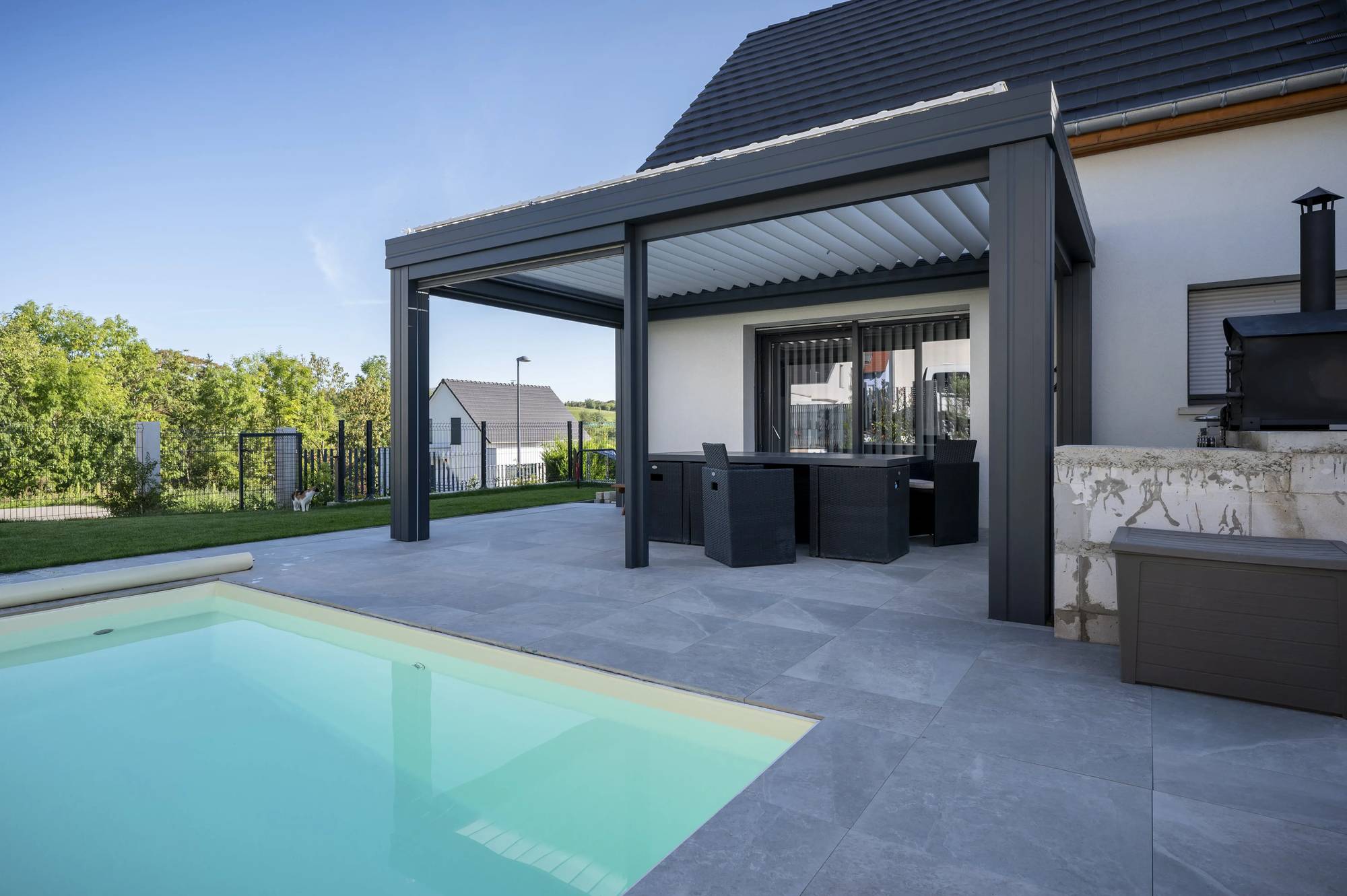 pergola_bioclimatique_piscine.webp