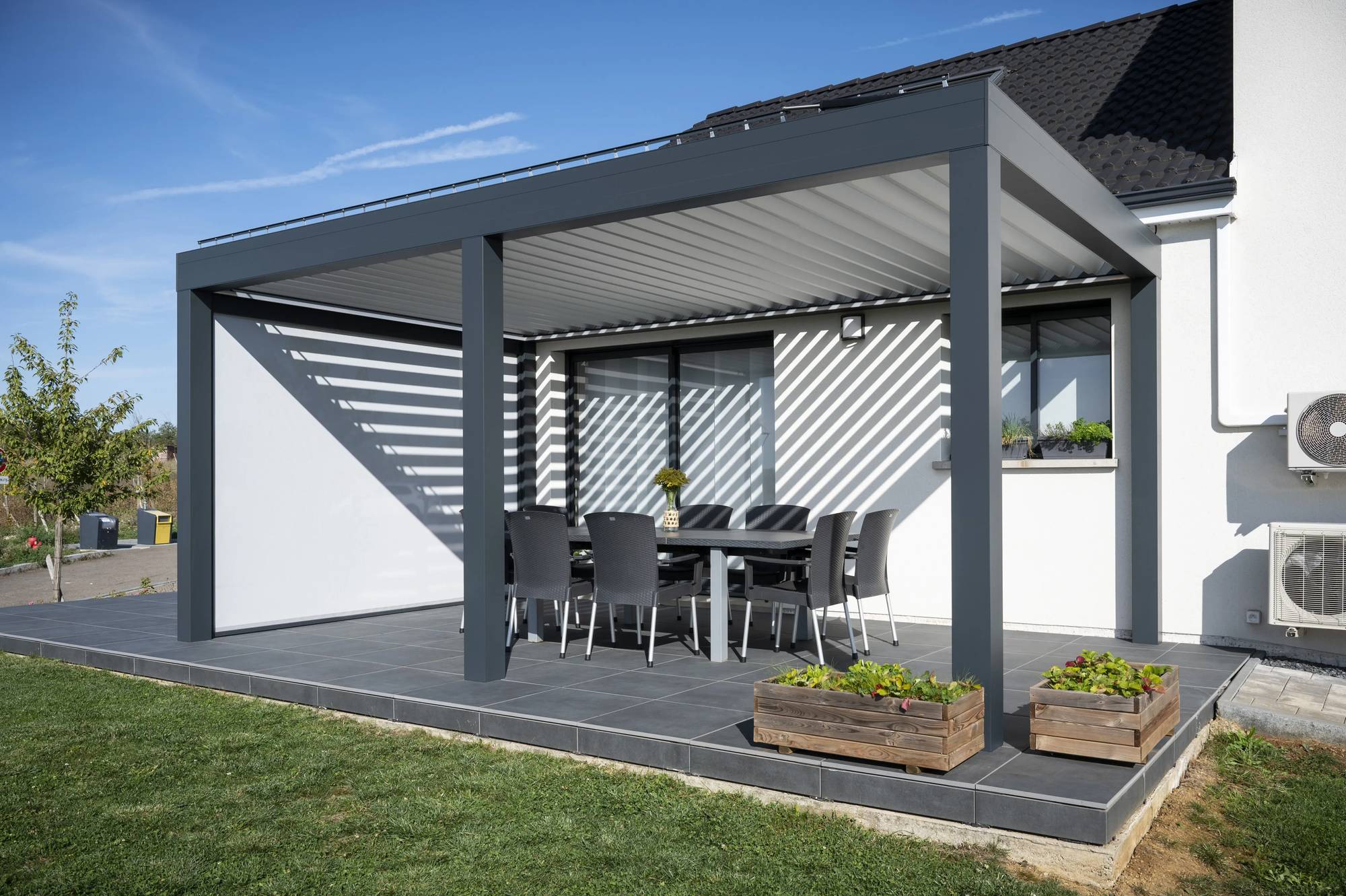 pergola_maison_grise.webp