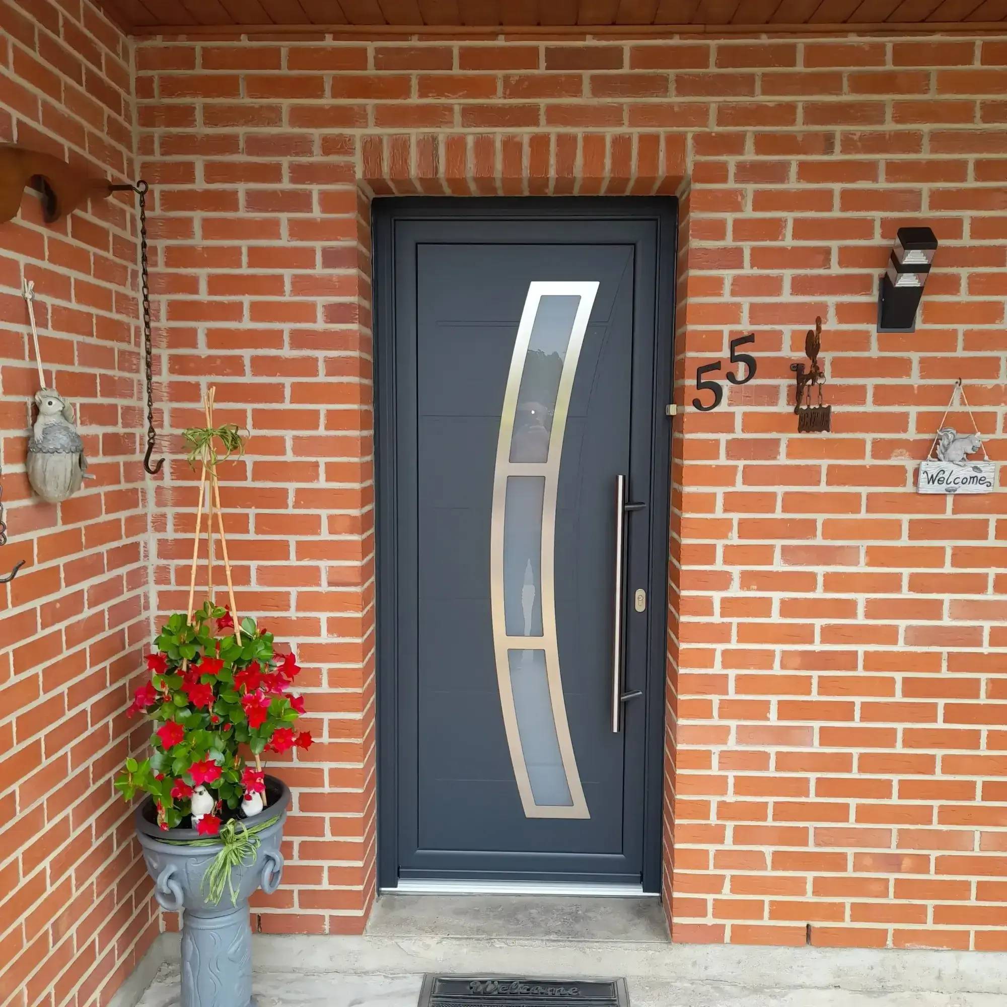 porte-entree-sur-maison-en-pierre-695d2fb5725e4.webp