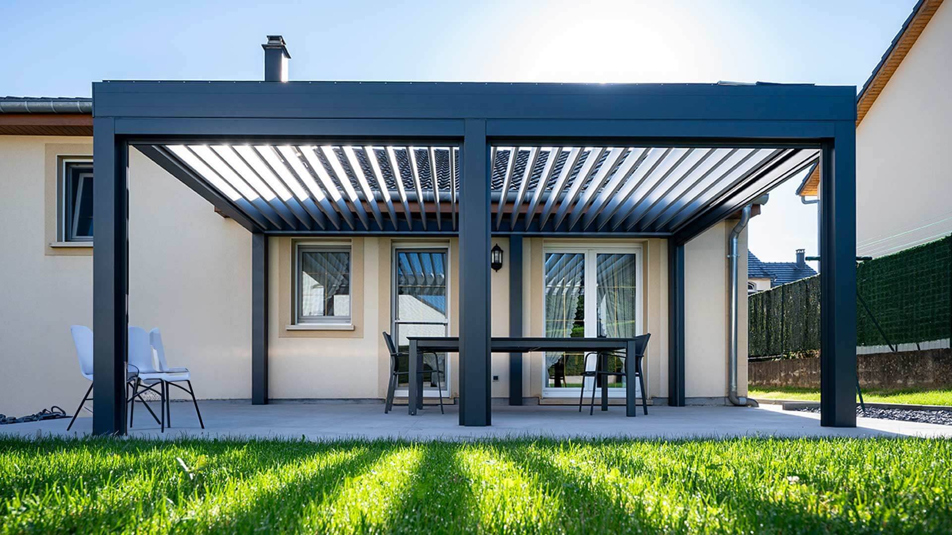 Pergola pose mural gris anthracite vue basse la lumière