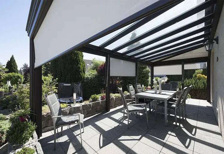 pergola-vitree-toit-stores-750-515-2.webp