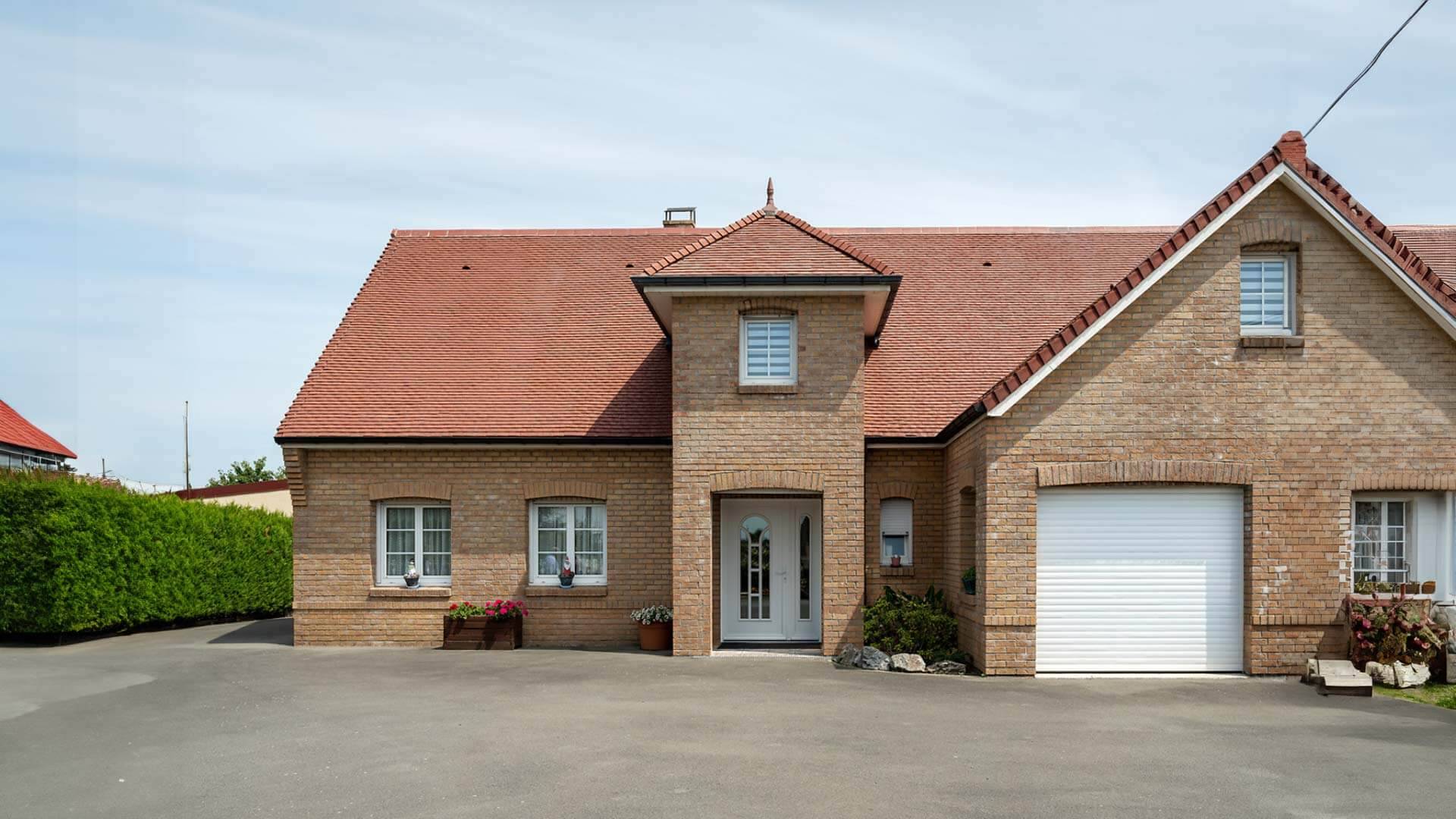 Porte-de-garage-enroulable-brun.jpg